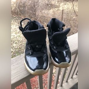 Nike Men’s Black tennis shoe Size 9